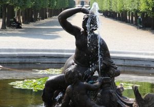 A fountain statue in Schoenbrunn