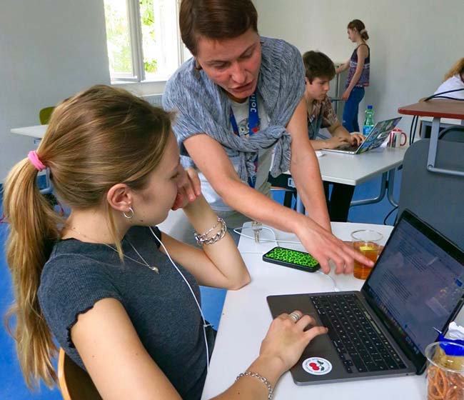 ioana-girls-studying
