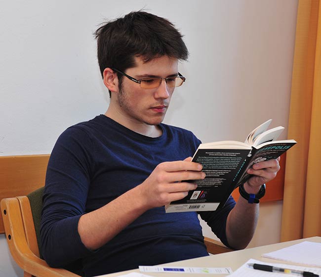 boy-reading650_560px