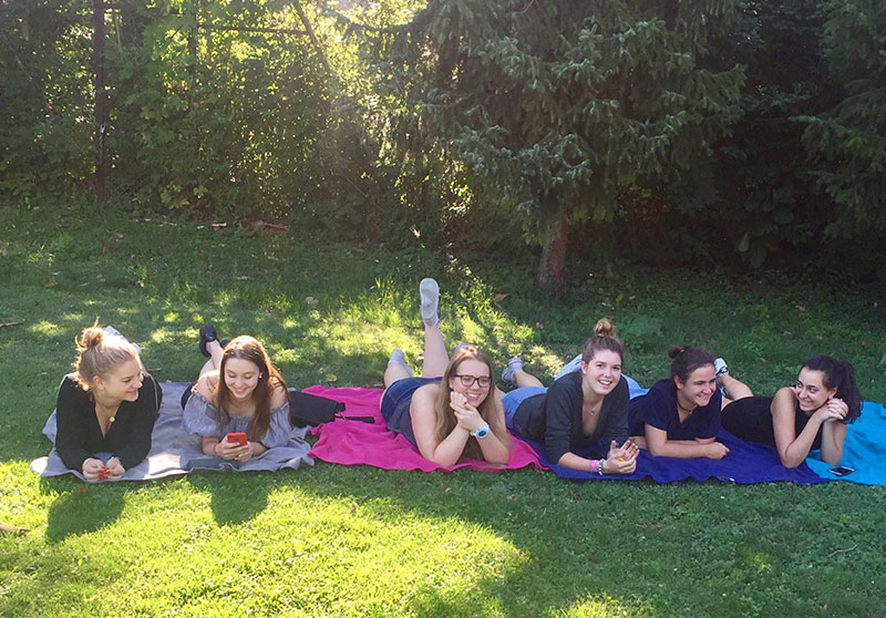 relax-grass-800_558px